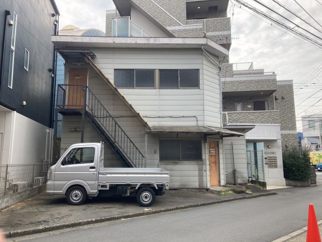 木造2階建て家屋解体工事(神奈川県茅ケ崎市東海岸北)工事前の様子です。